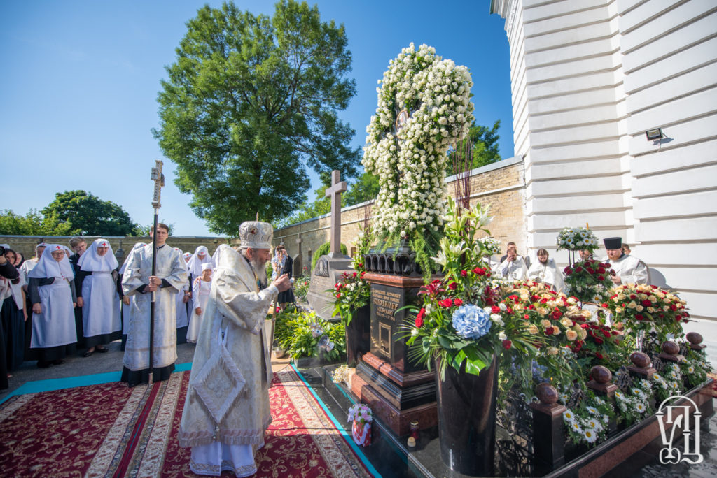 На могиле Блаженнейшего митрополита Владимира (Сабодана)