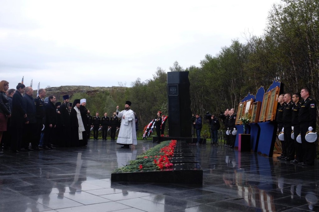 На Северном флоте молитвенно почтили память членов экипажа погибшей АПЛ Курск