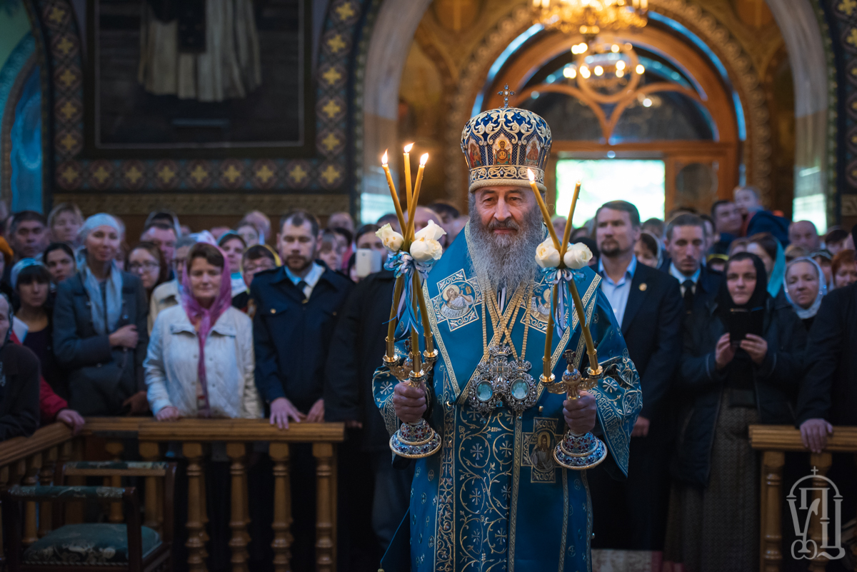 Блаженнейший митрополит Киевский Онуфрий во время богослужения на Покров Пресвятой Богородицы