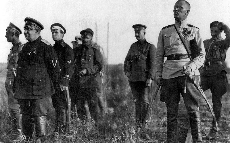 генералы Май- Маевский и Тимановский при взятии Белгорода