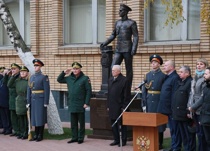 В Военном университете Минобороны РФ открыли памятник его выпускникам