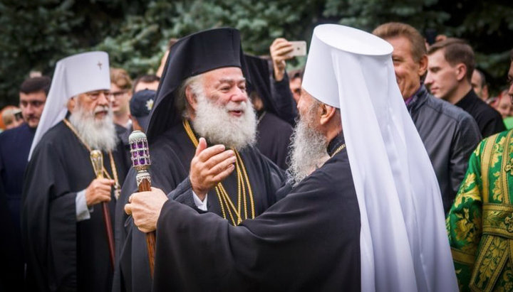 Патриарх Александрийский Феодор приветствует Блаженнейшего митрополита Онуфрия