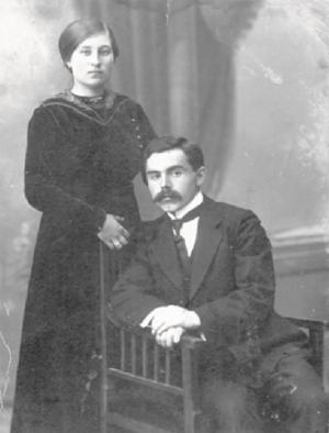 Супруги Пётр и Антонина Крестовы. 1914 г.