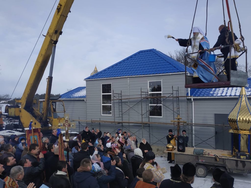 Установка и освящение куполов на храм в селе Онишковцы Шумского района Тернопольской области
