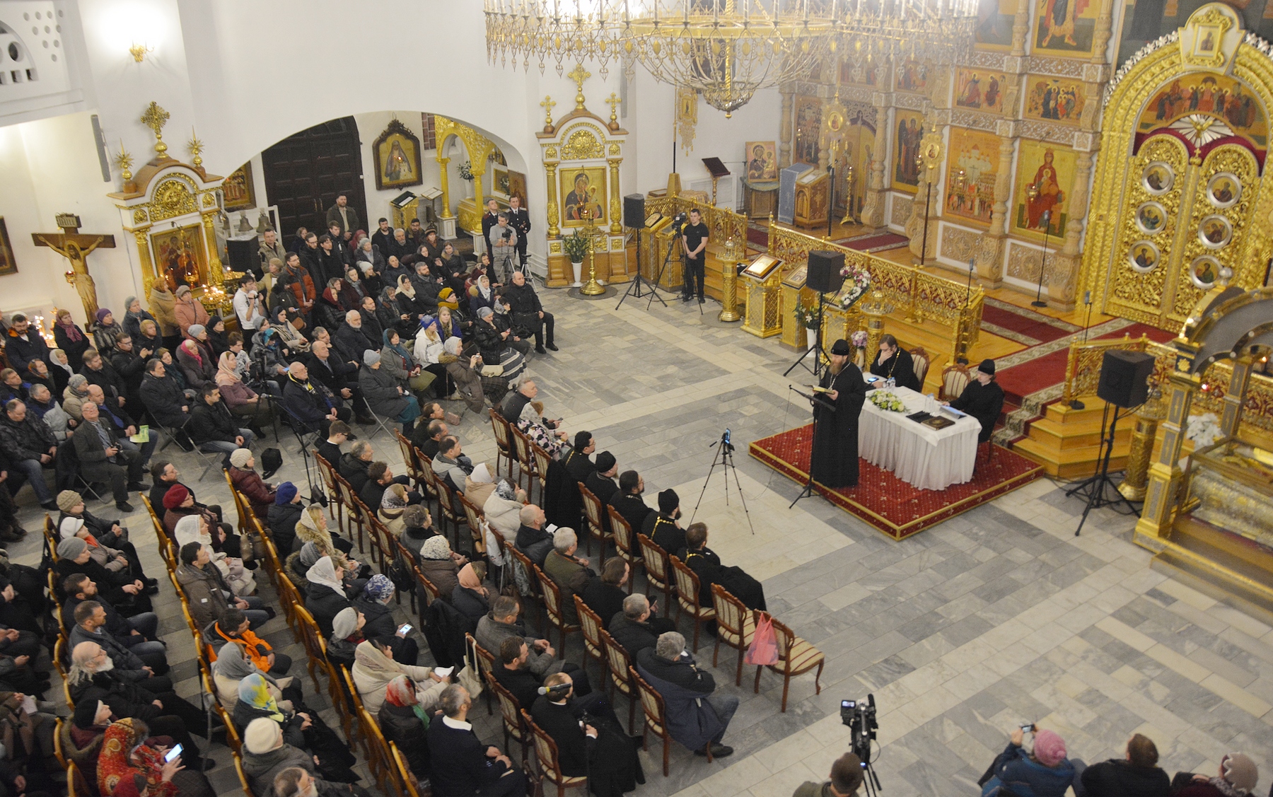 Митрополит Тверской Савва на встрече с прихожанами кафедрального собора Твери