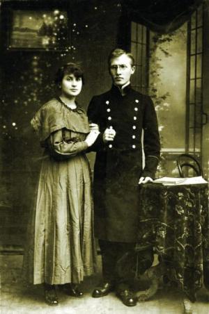 Студент МДА Зосима Трубачёв (1893-1938) с женой Клавдией. Сергиев Посад. 1917