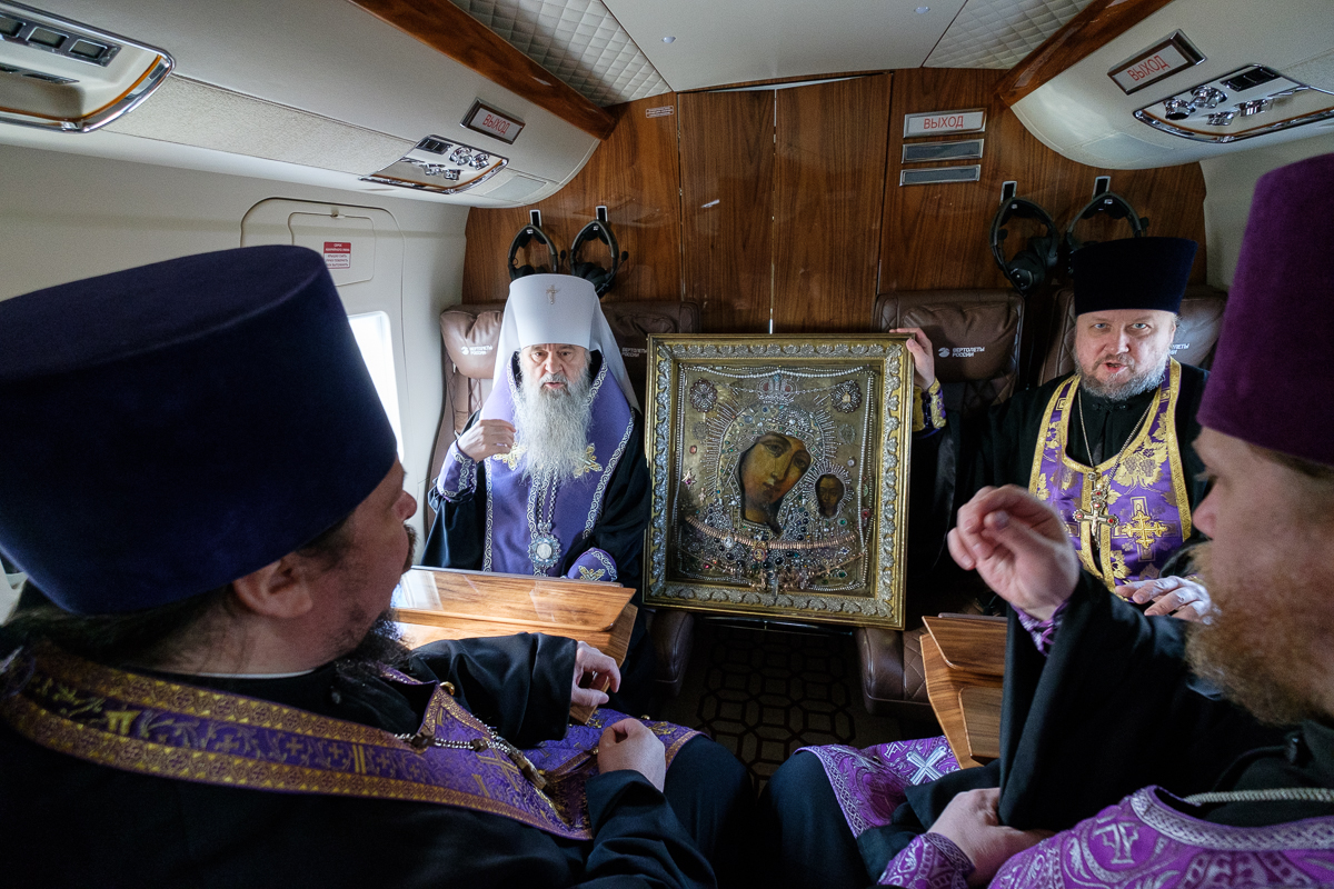 Совершён молитвенный облёт Санкт-Петербурга с чудотворной Казанской иконой Божией Матери