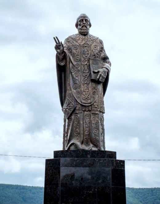 В Николаевске-на-Амуре установили памятник святителю Николаю Чудотворцу