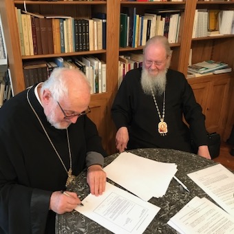 Митрополит Дубнинский Иоанн (Реннето) и митрополит Галльский Эммануил (Адамакис) подписали соглашение о примирении