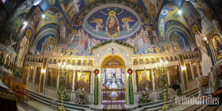 Православный храм в Греции