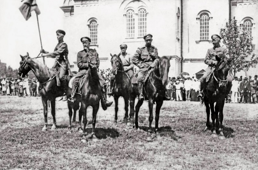 Командиры 1-го корпуса ВСЮР. 1919 год. Генерал-лейтенант Казанович, генерал-майор Кутепов и полковник Третьяков