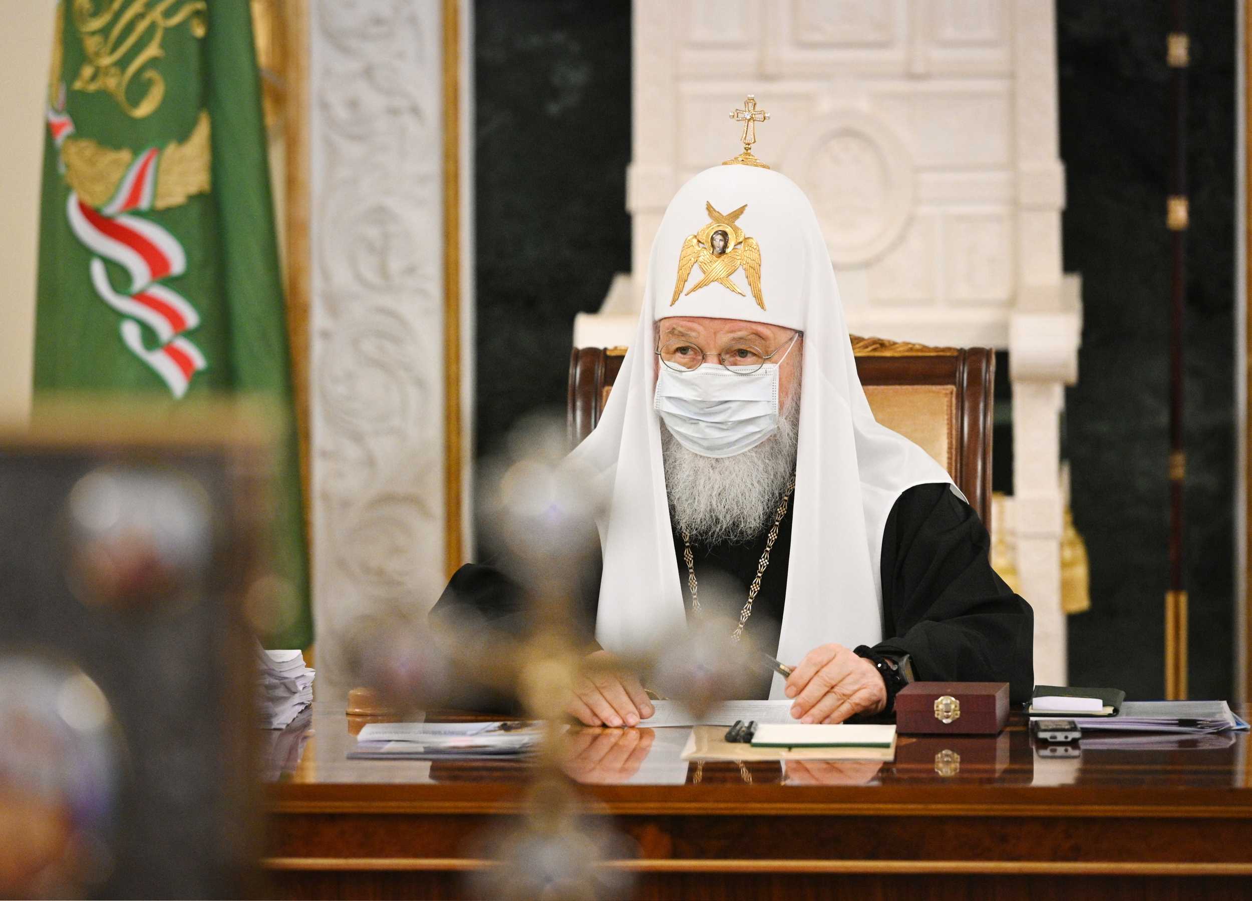 Патриарх Кирилл во время заседания Синода