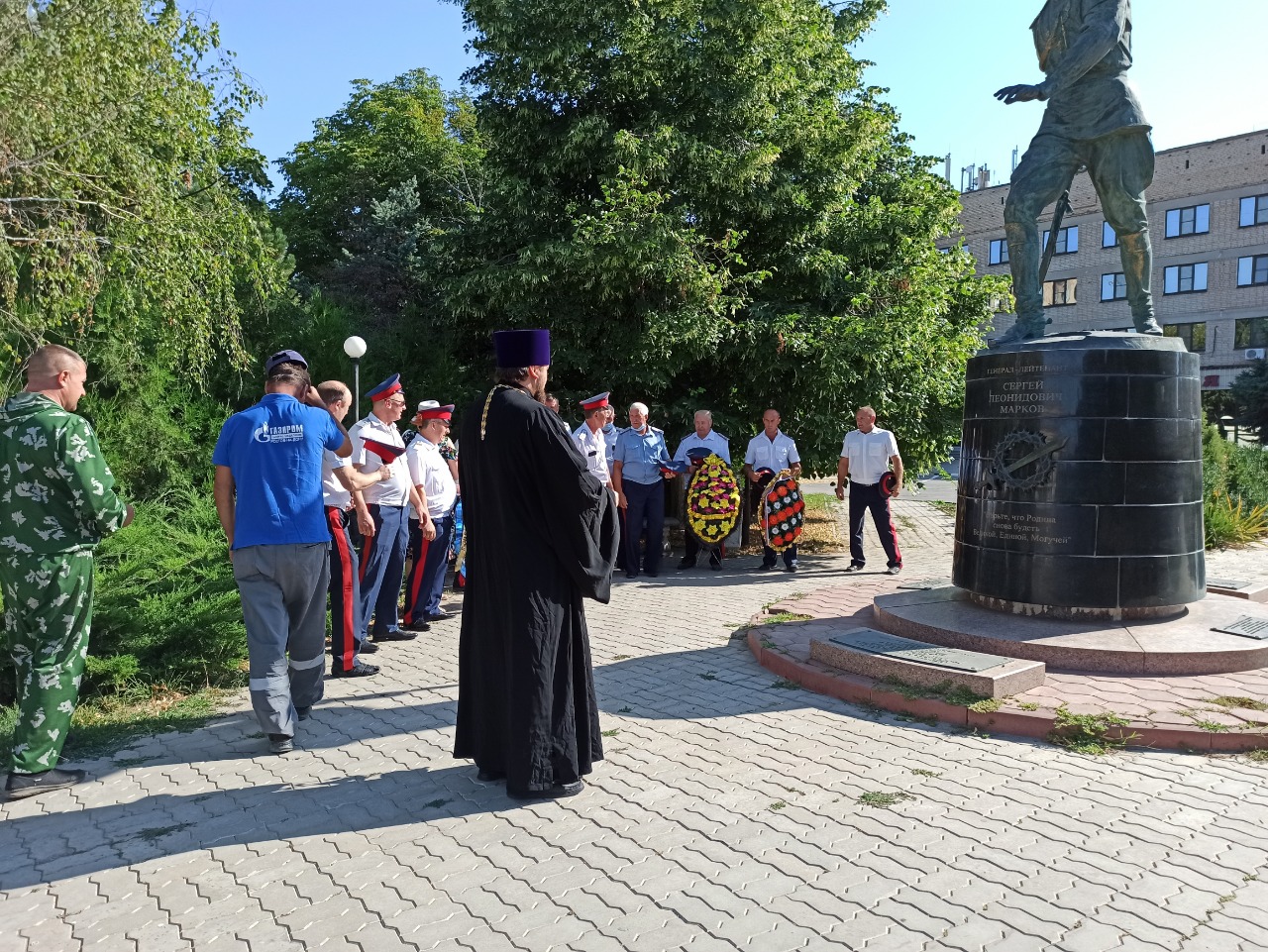 Панихида на могиле генерала Маркова в Сальске