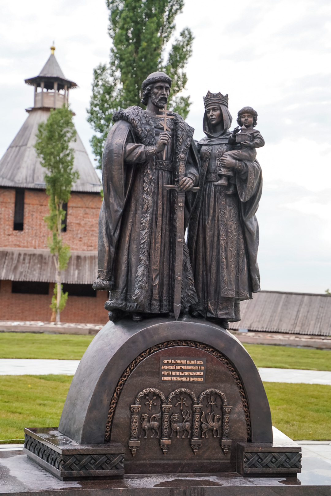 Памятник князю Димитрию Донскому и его жене Евфросинии в Нижнем Новгороде