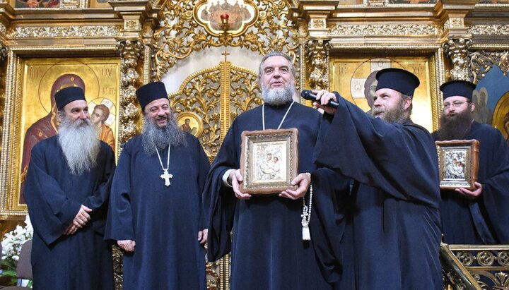 Предавший УПЦ митрополит Симеон (Шостацкий) и афонские монахи