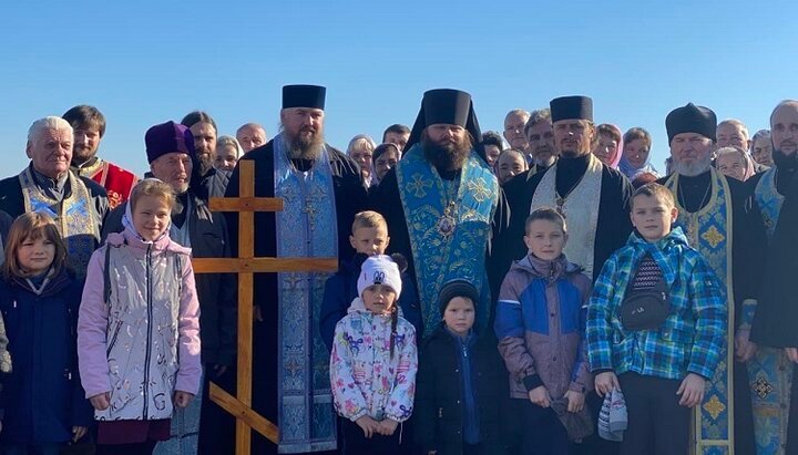 Верующие захваченного Успенского храма в селе Птичья Ровенской области Украины начали стоить новую церковь