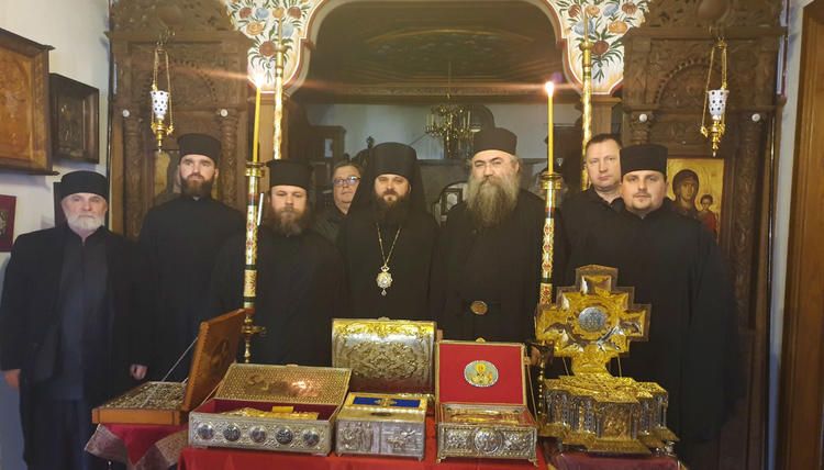 Игумен монастыря Новый Эсфигмен архимандрит Варфоломей (Газетас) с украинскими раскольниками