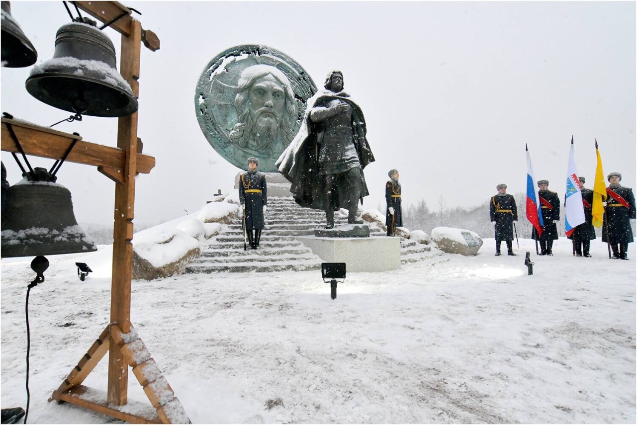 Мемориальный комплекс "Молитва перед боем" открыт под Тосно