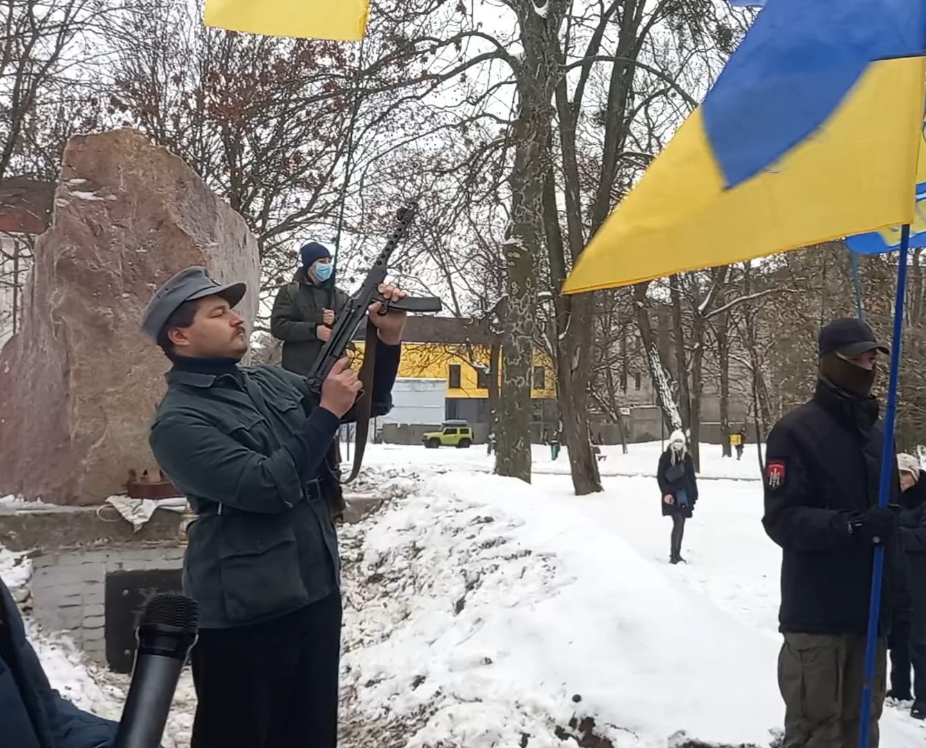 Украинские националисты на открытии памятника в Харькове