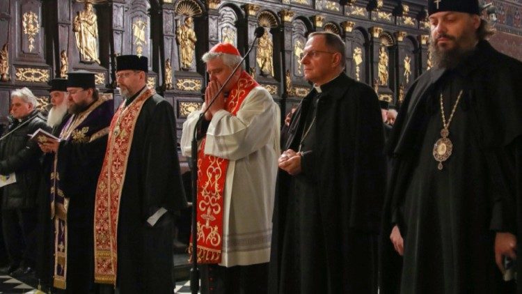 Экуменическая молитва в католическом костёле в Львове