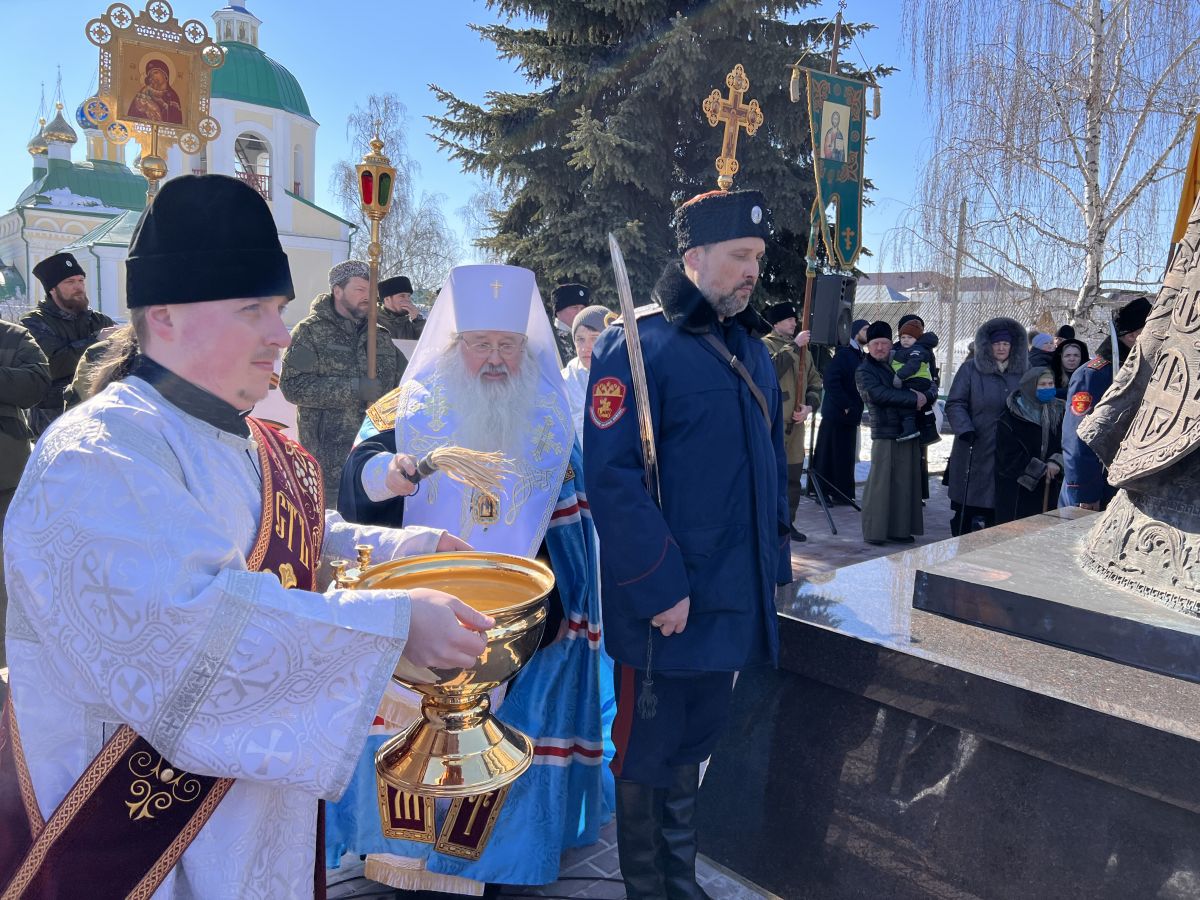 Освящение памятника святителю Николаю в Ливнах