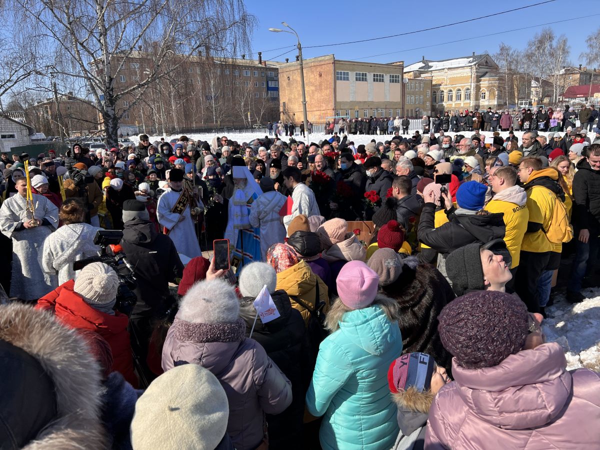 Открытие памятника святителю Николаю в Ливнах