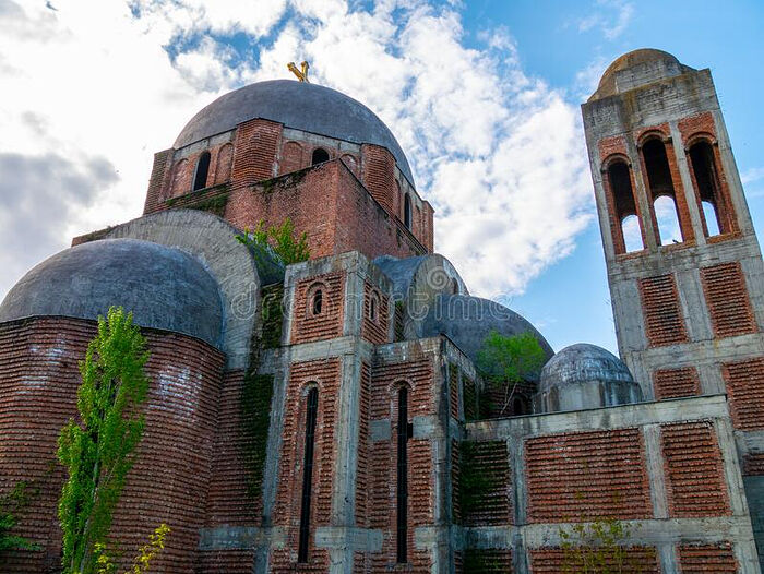 Храм Христа Спасителя в Приштине