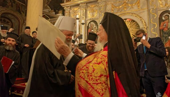 Глава Фанара вручил Македонской Церкви акт о каноническом единстве
