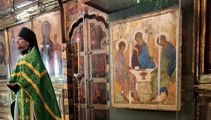 Икону Святой Троицы Андрея Рублева впервые привезли в Троице-Сергиеву лавру