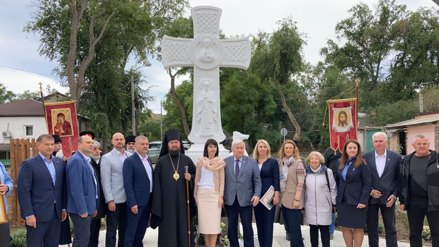 В Феодосии открыли Поклонный крест, посвящённый Русскому Исходу