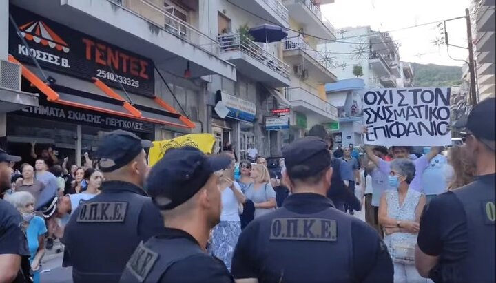 Верующие в Греции протестуют против приезда раскольника и самосвята Думенко