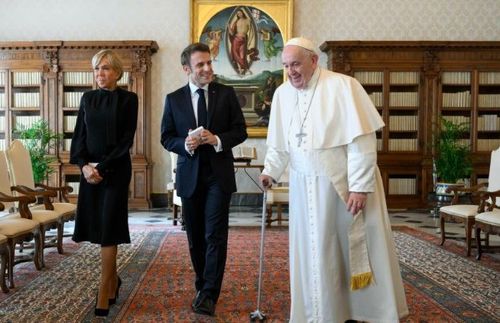 Президент Франции посетил Ватикан