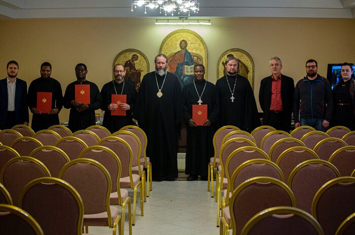 Клирики из Африки завершили обучение на курсах подготовки священнослужителей в Москве