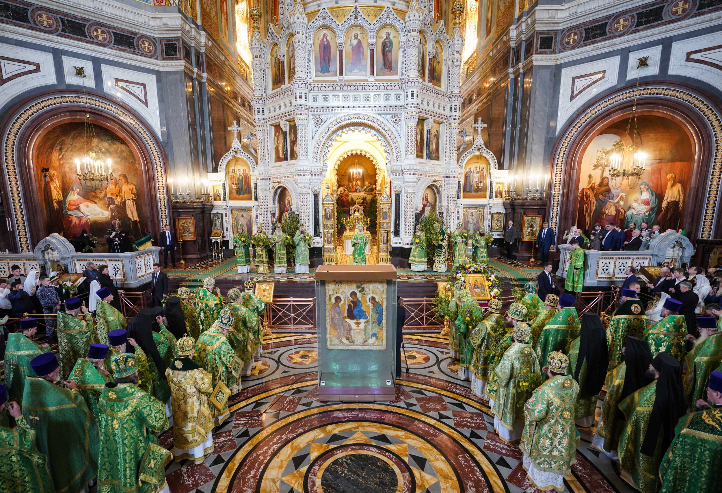 Икона Святой Троицы преподобного Андрея Рублева пребывает в Храме Христа Спасителя