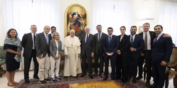 Папа Римский Франциск и американская делегация во главе с Биллом Клинтоном