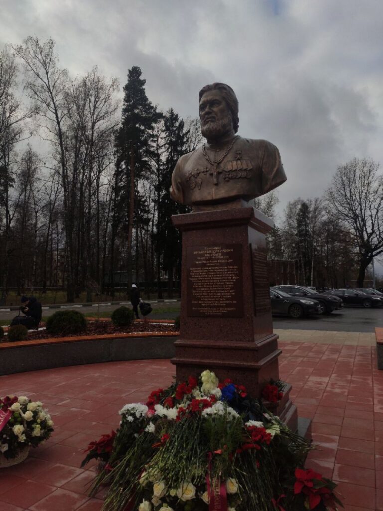 В Подмосковье открыли памятник протоиерею Михаилу Васильеву