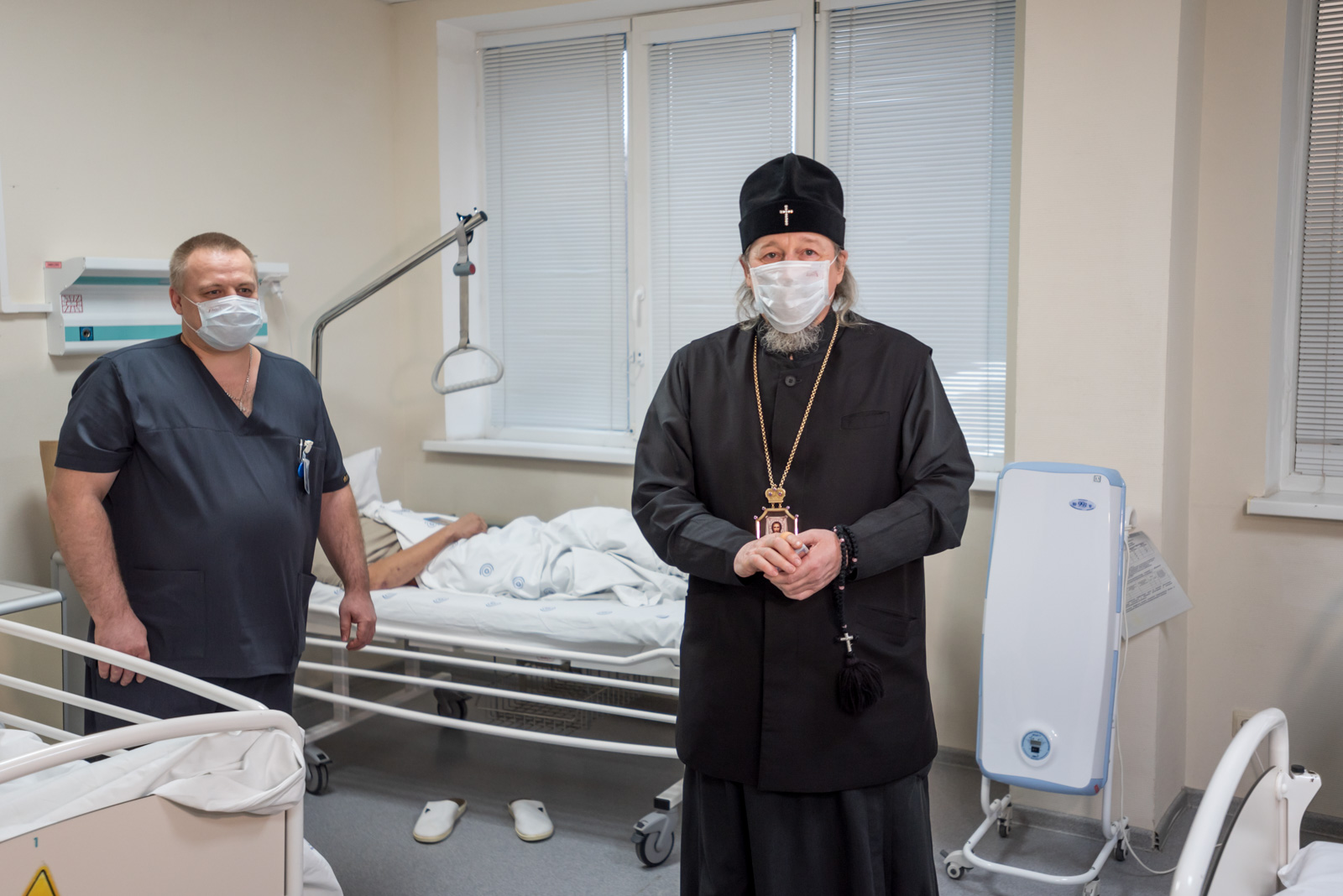 Митрополит Белгородский Иоанн посетил пострадавших в результате ракетного обстрела