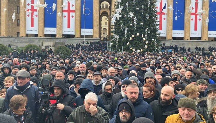 В Тбилиси тысячи грузин вышли на митинг из-за осквернения иконы святой блаженной Матроны Московской