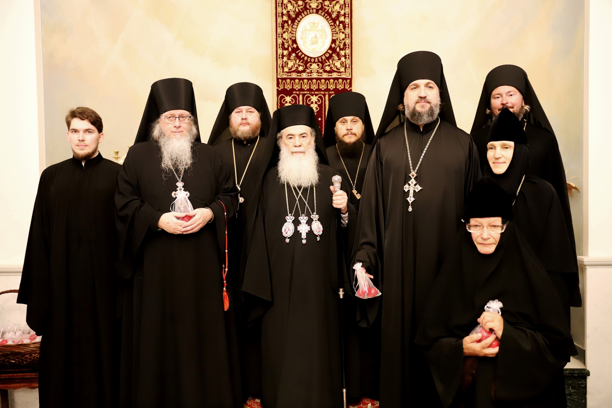 Начальник и духовенство Русской Духовной Миссии поздравили главу Иерусалимского Патриархата с Воскресением Христовым
