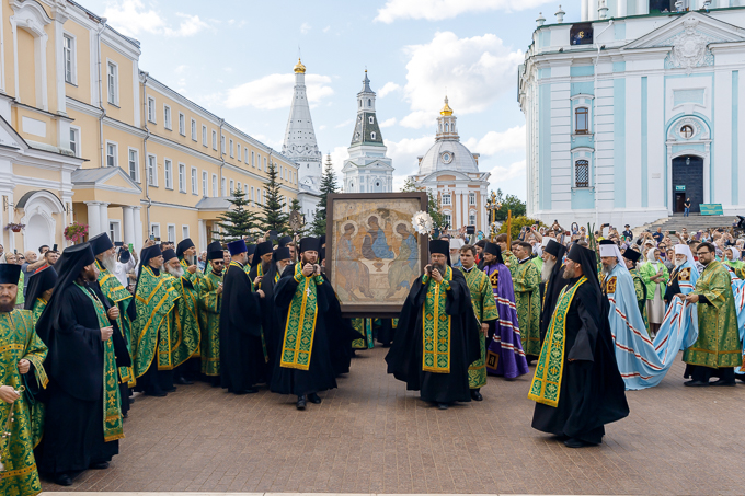 *Святая Троица* преподобного Андрея Рублёва вернулась в Троице-Сергиеву лавру