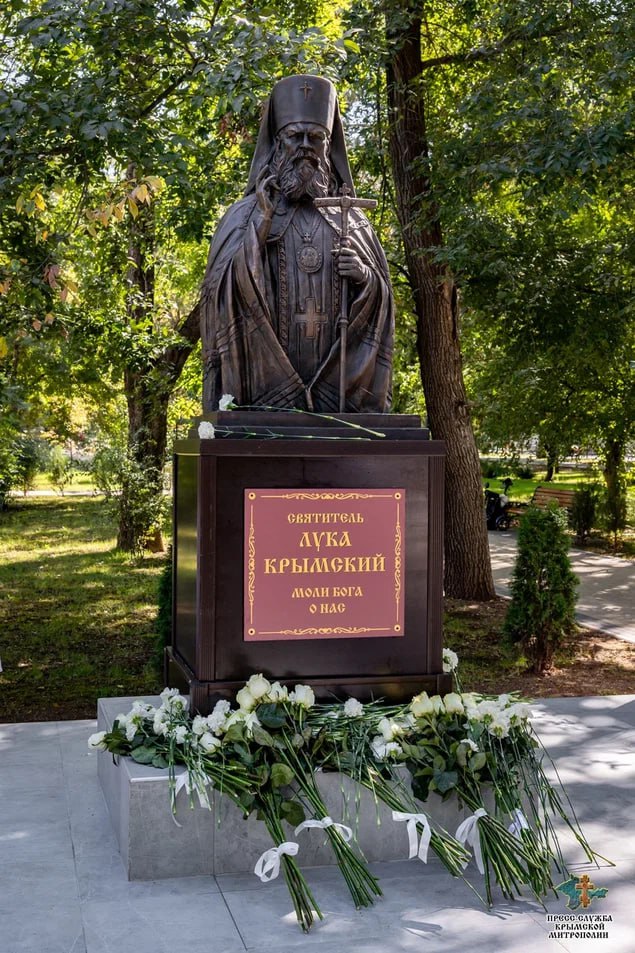 Памятник Святителю Луке (Войно-Ясенецкому) в Симферополе