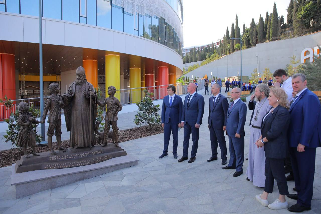 В Крыму торжественно открыли памятник святителю Луке (Войно-Ясенецкому)
