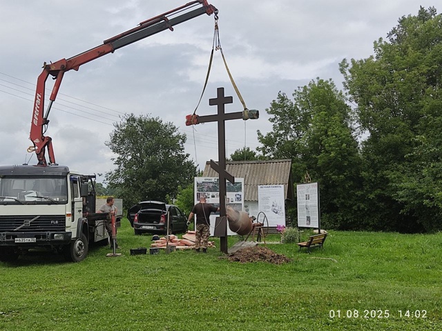 В Трубчевском благочинии Клинцовской епархии на Брянщине установили Поклонный крест в память об убиенных в 1918 году клириках Сретенского храма