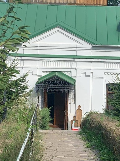 В Киево-Печерской Лавре сотрудники *заповедника* совершили надругательство над мощами преподобных
