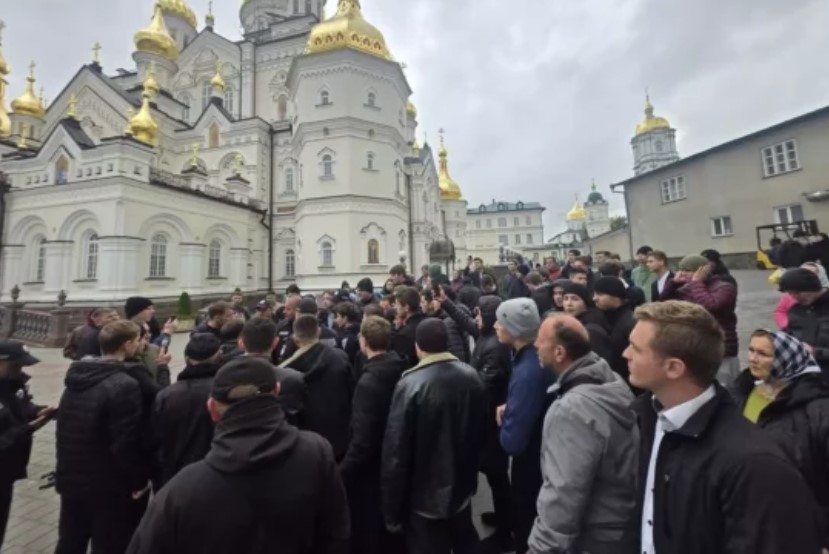 Провокация в Почаевской лавре