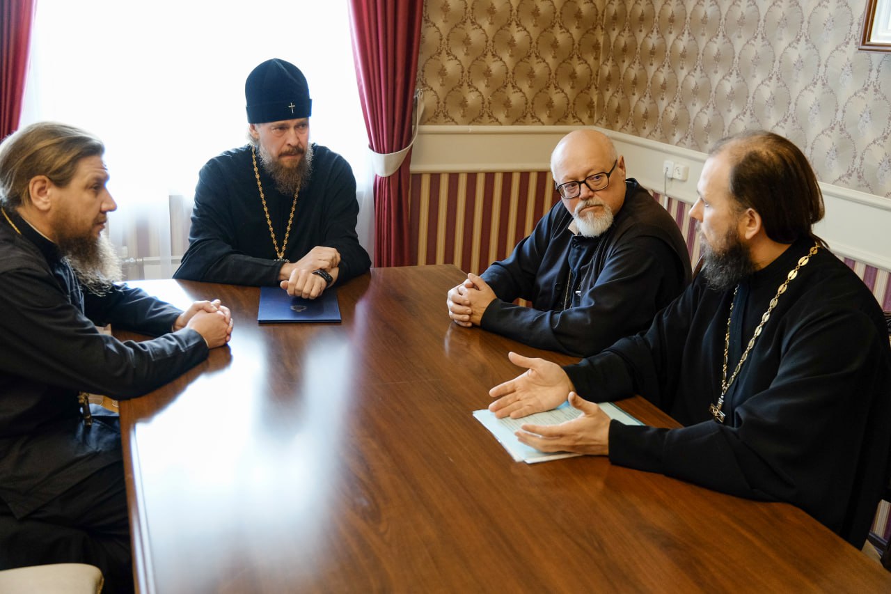 Митрополит Алексий провел совещание со священниками по ситуации в Копейске