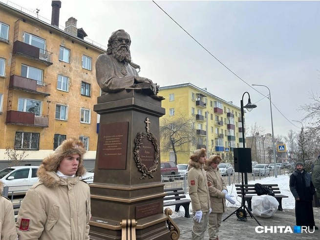 В Чите торжественно освятили памятник святителю Луке Крымскому