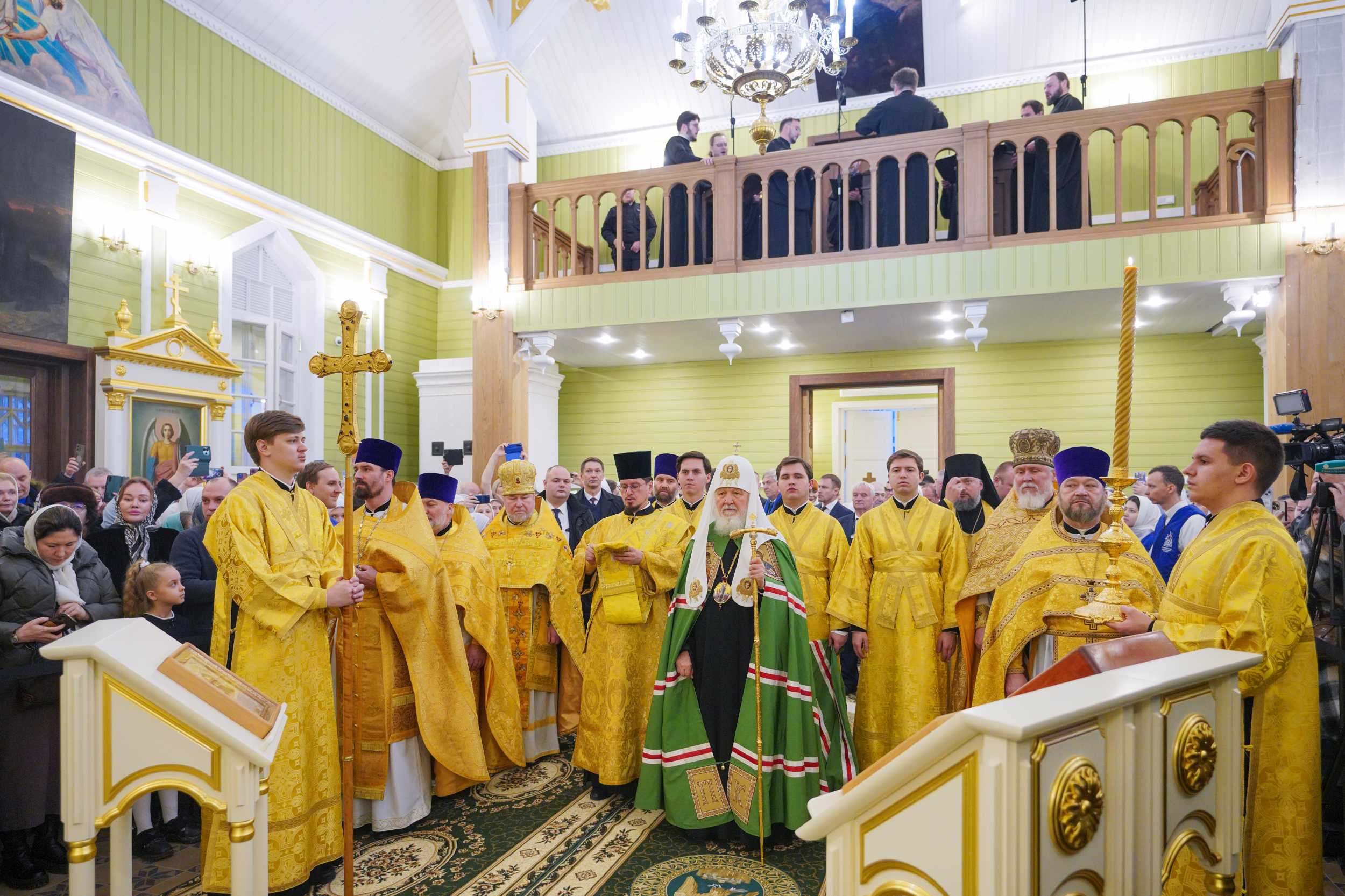 Святейший Патриарх Кирилл освятил храм, в котором некогда служил его отец