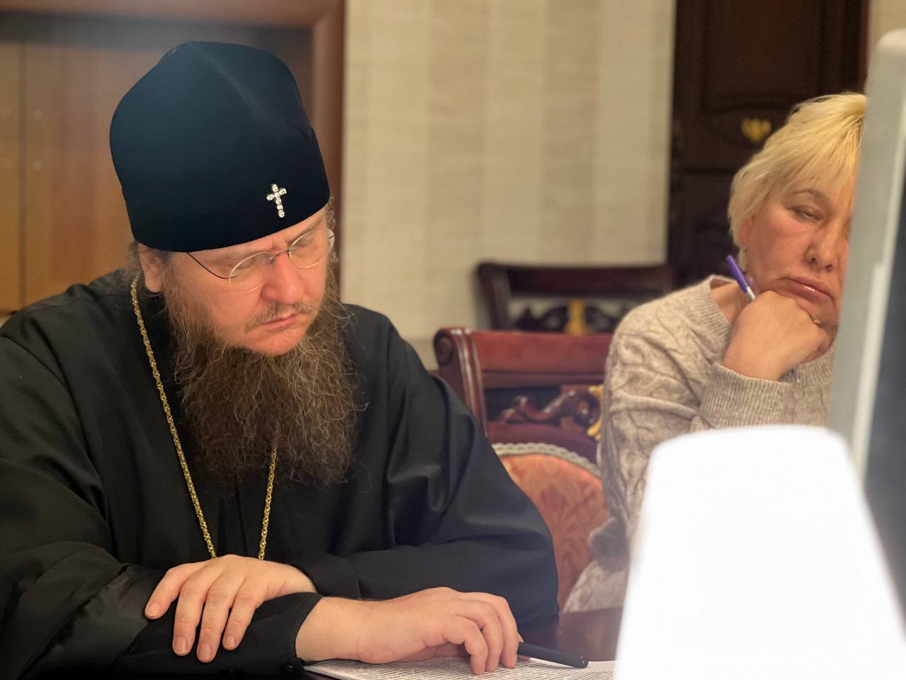 Митрополит Черкасский Феодосий во время заседания суда по видеосвязи