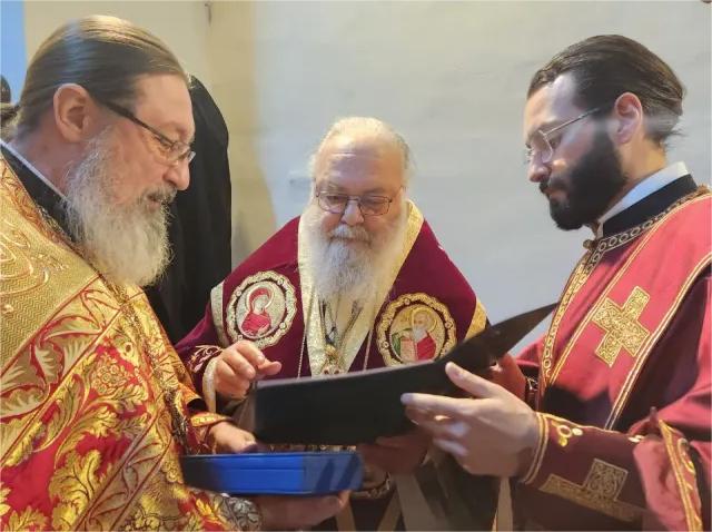 В праздник Рождества по новоюлианскому календарю представитель Русской Церкви принял участие в Патриаршей Литургии в Успенском соборе Дамаска